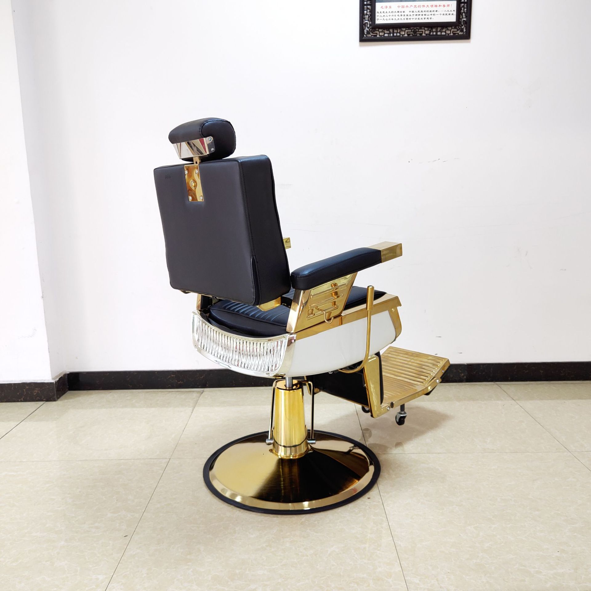 Gold vip kingsize barber chair - View 3 - Tessla Equipment Store